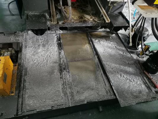 Maschine zur Reinigung von Schlamm aus Eisenfällungen für CNC-Vertikalbearbeitungszentrum